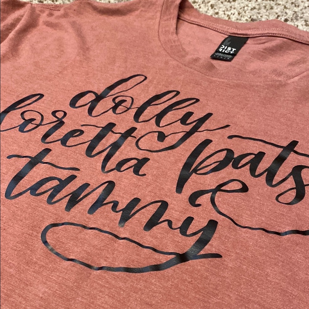 District Rust Large Unisex Short Sleeve Tee  “dolly loretta patsy tammy” Graphic